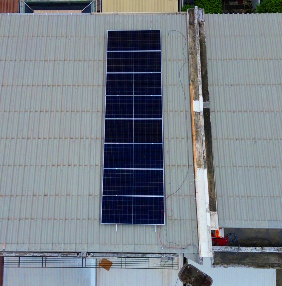 แผงโซล่าเซลล์บนหลังคาเมทัลชีต สมุทรสาคร