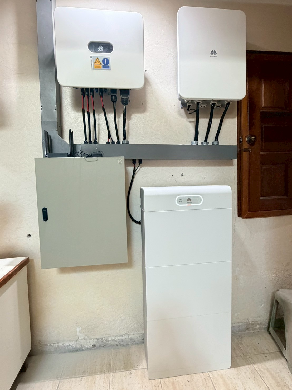 Inverter Huawei ติดตั้งโซล่าเซลล์ นนทบุรี